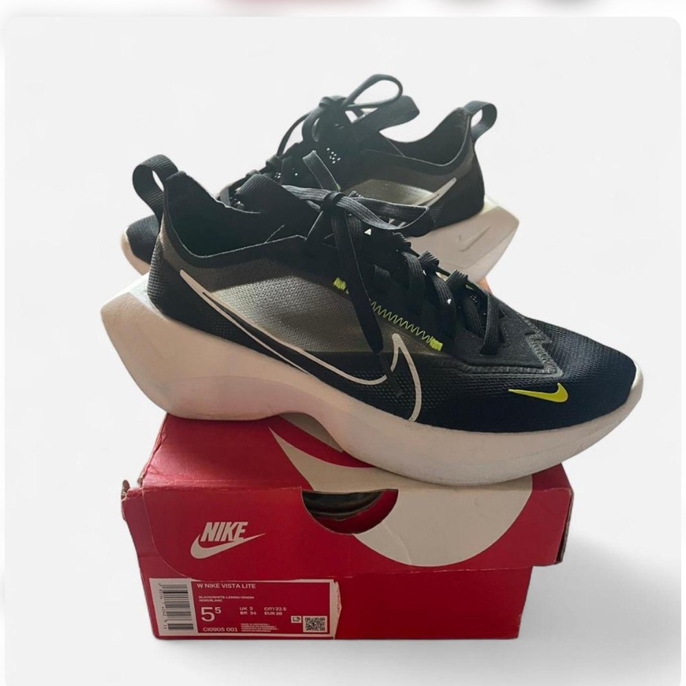 Nike Women's Vista Lite Black/White Sneakers